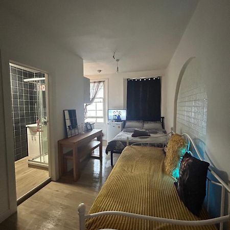 Spacious Studio Flat In London Luaran gambar