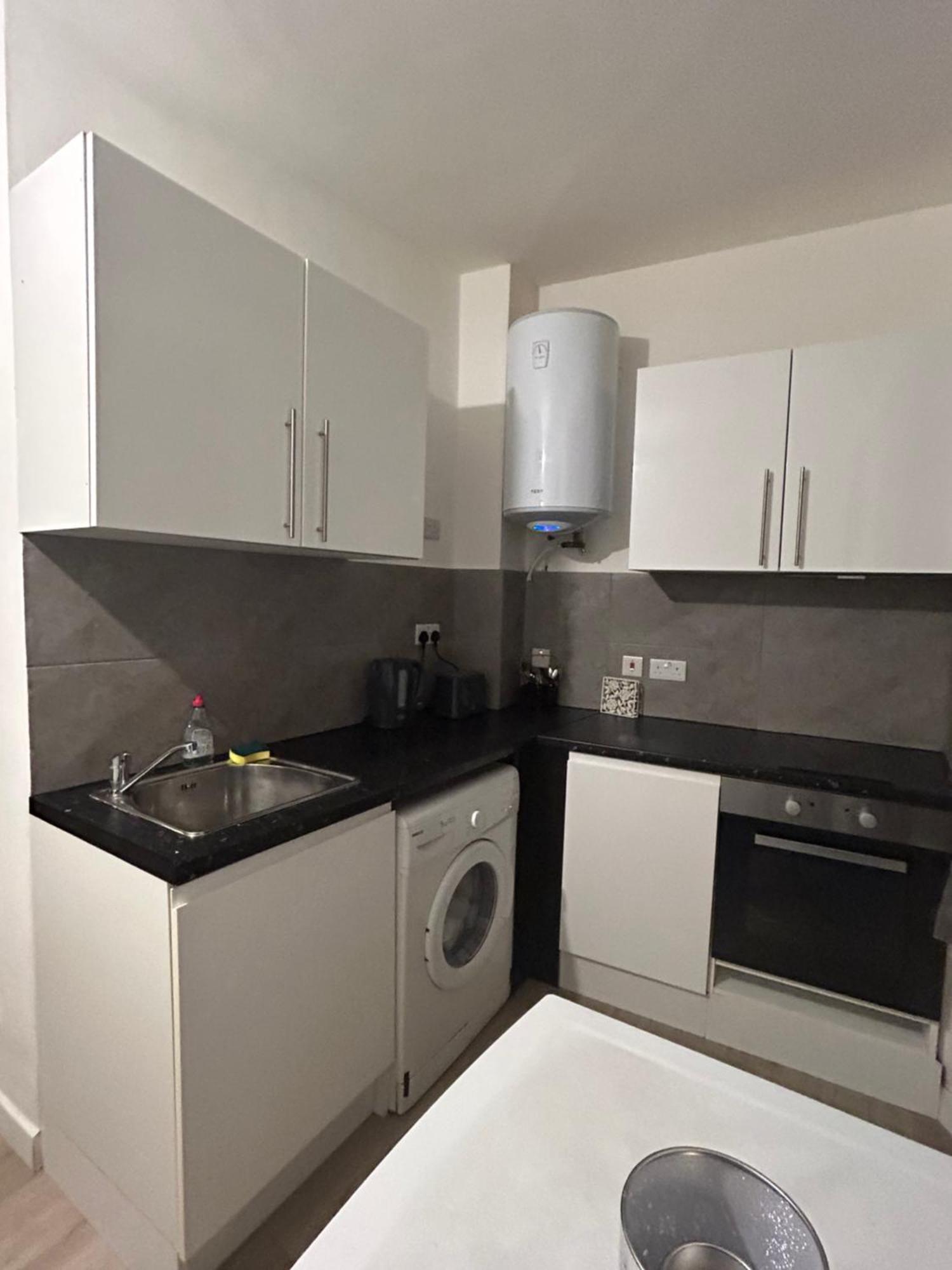 Spacious Studio Flat In London Luaran gambar