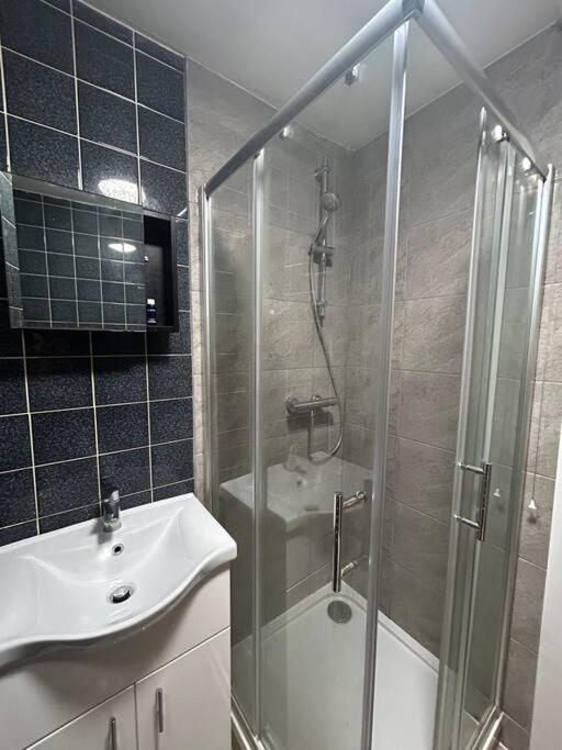 Spacious Studio Flat In London Luaran gambar