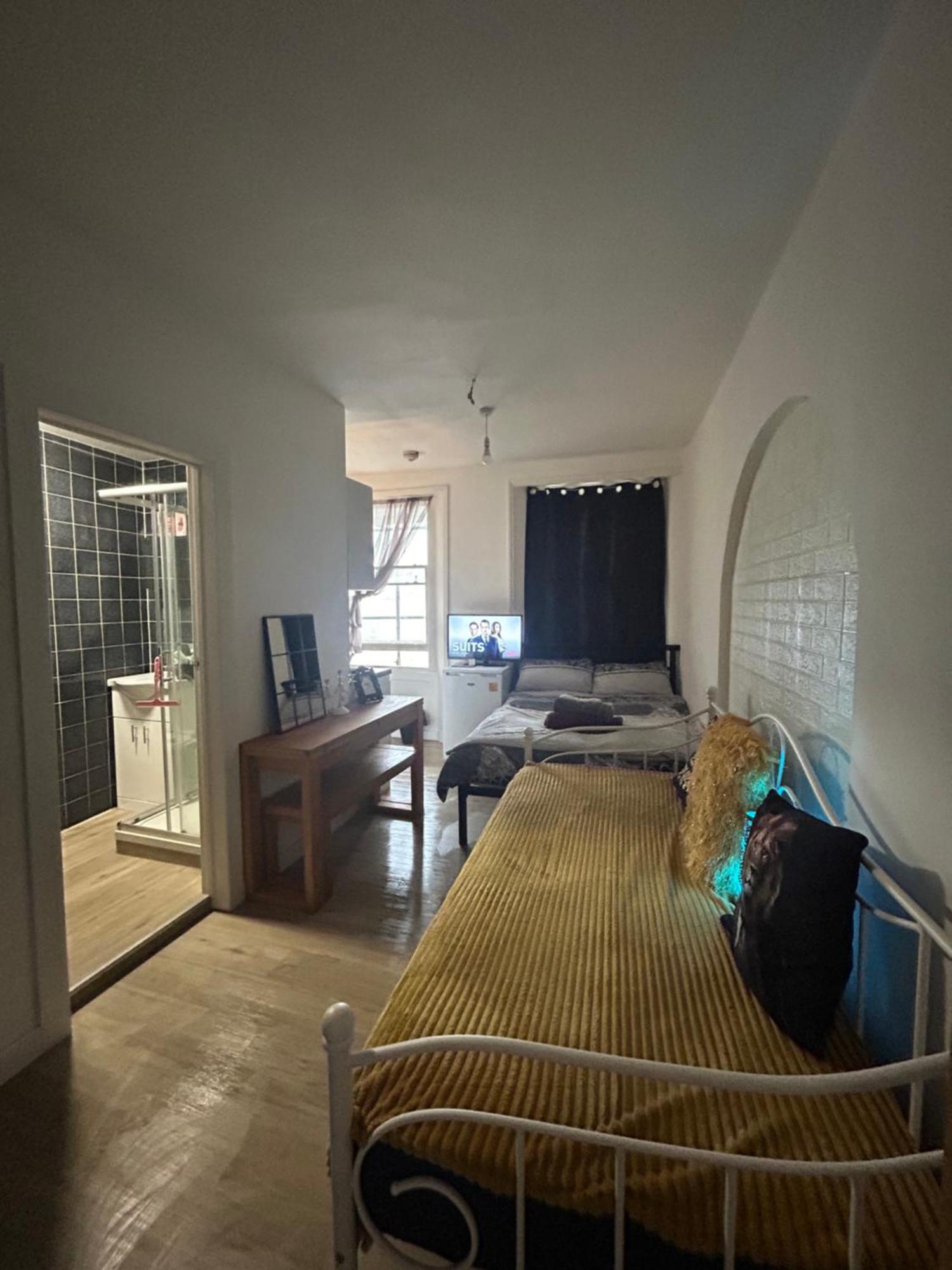Spacious Studio Flat In London Luaran gambar